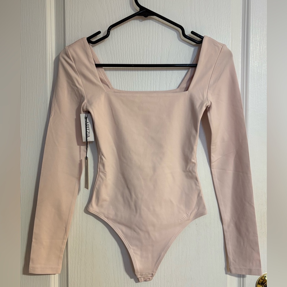 NWT Aritzia Contour Square Neckline Bodycon Long Sleeve Bodysuit in Shy Pink XS - Picture 2 of 10